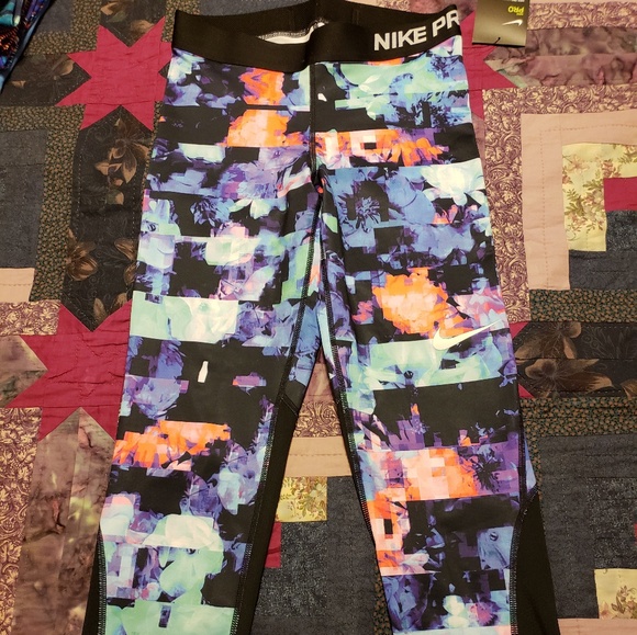 Nike Pro Legging Capris - Picture 1 of 2
